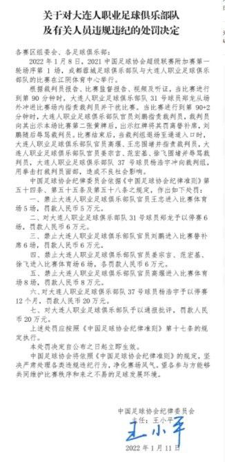 他陪美宝回了一趟高中操练的泳池，在无水的池底，他说，我们三小我当中，只要有一小我幸福了，也好。